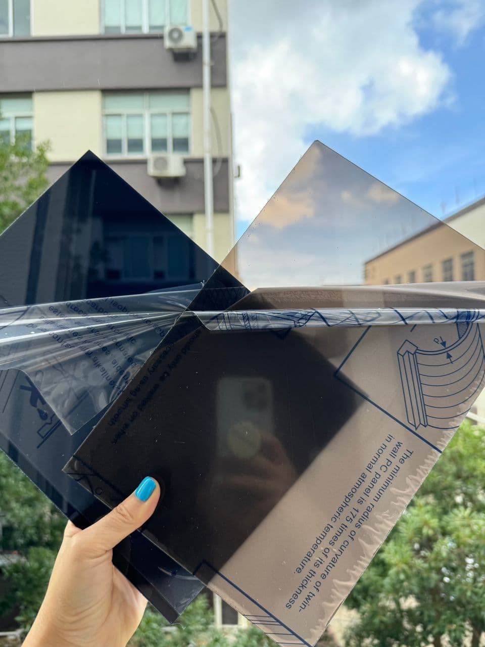 Polycarbonate vs Acrylic: Which Plastic Sheet is Best for Your Project?